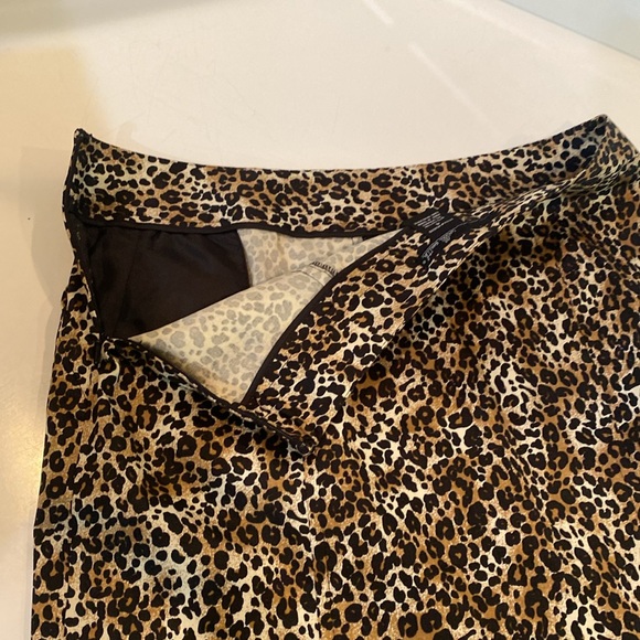 Will Smith Leopard print pencil skirt 20”, side zip, kick flap @ back EUC size 4 - Picture 8 of 15